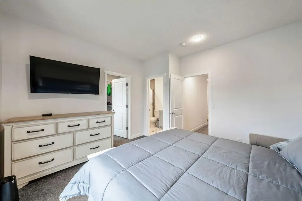 163 Highview Gate SE Airdrie AB T4A 3L6