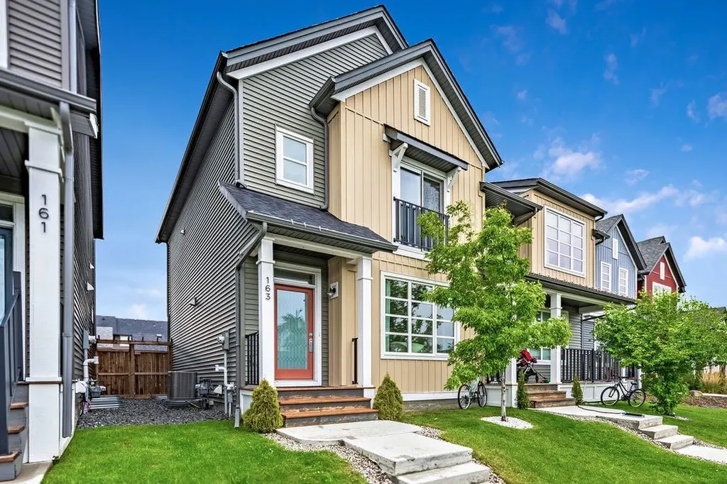 163 Highview Gate SE Airdrie AB T4A 3L6