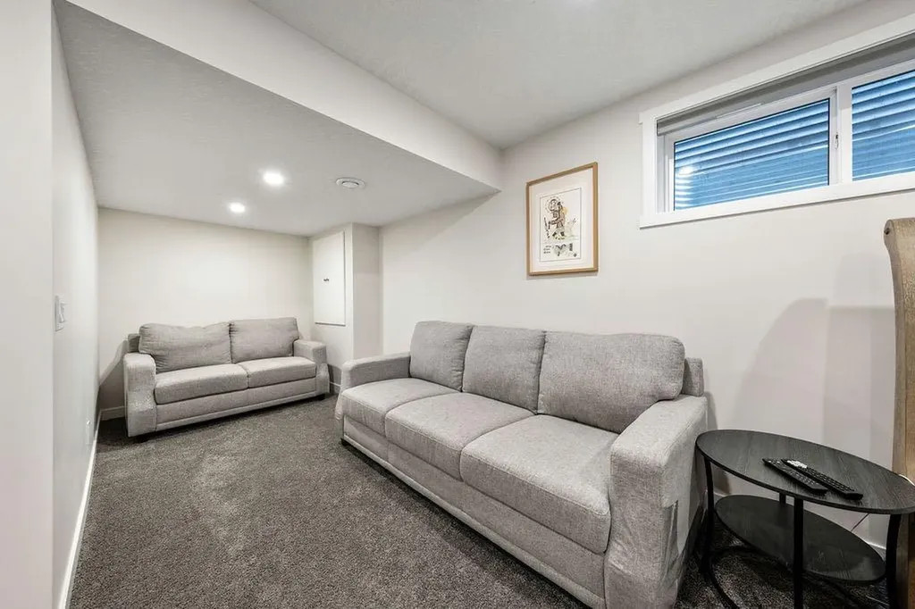 163 Highview Gate SE Airdrie AB T4A 3L6