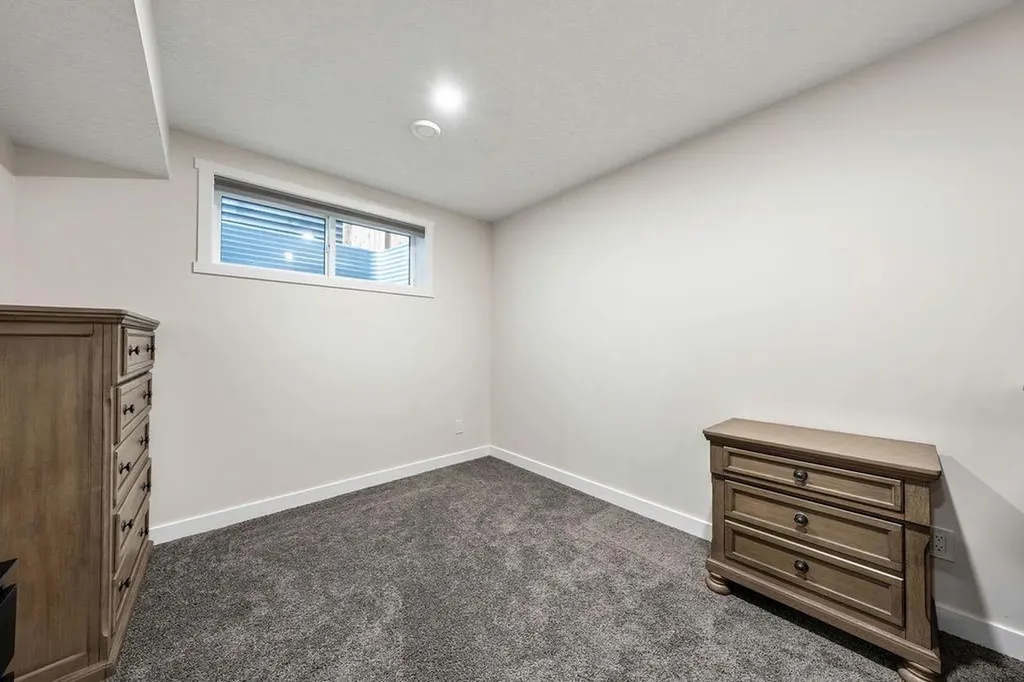 163 Highview Gate SE Airdrie AB T4A 3L6