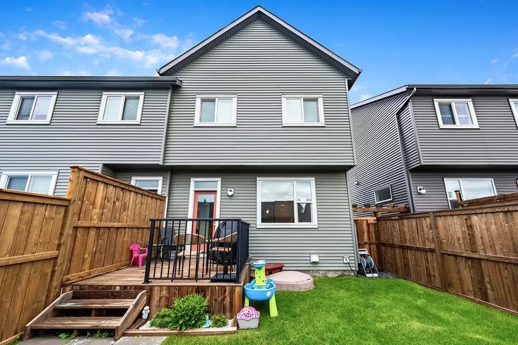 163 Highview Gate SE Airdrie AB T4A 3L6