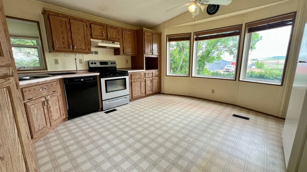 210 1st Avenue W Delia AB T0J 0W0