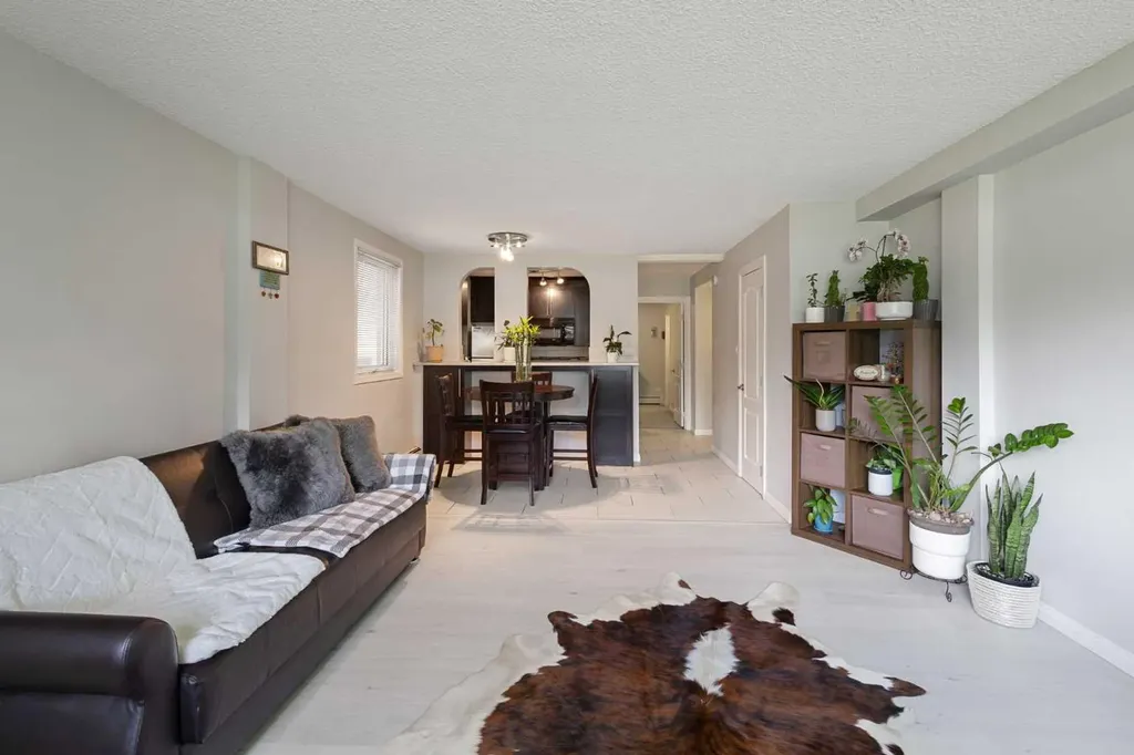 17 13 Street NW Calgary AB T2N1Z1