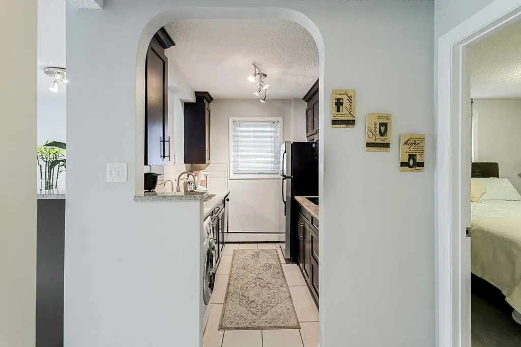 17 13 Street NW Calgary AB T2N1Z1