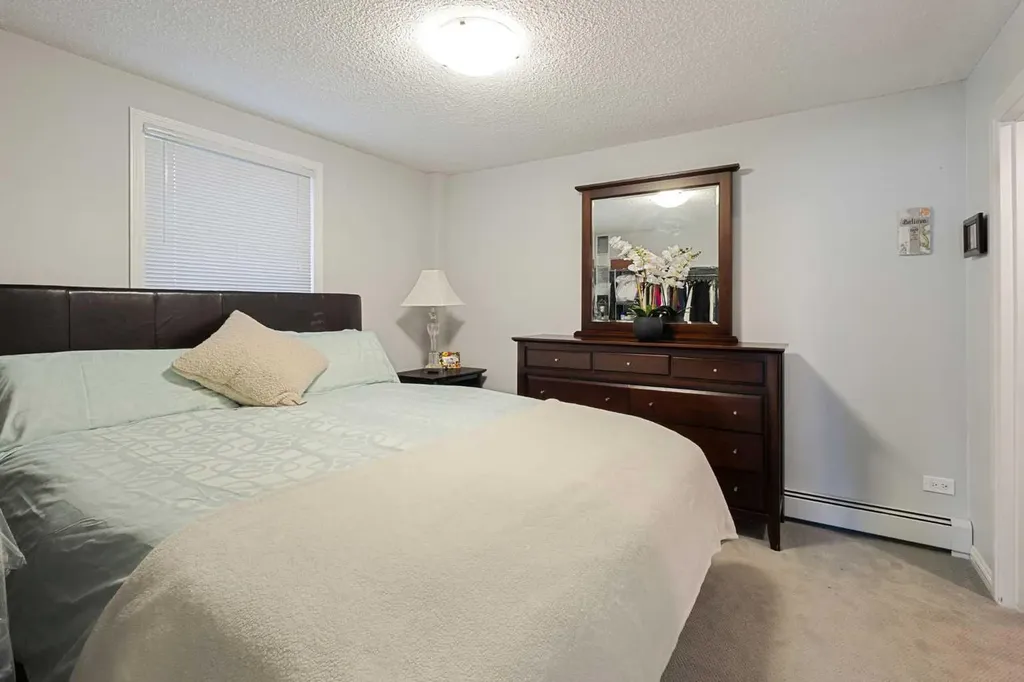 17 13 Street NW Calgary AB T2N1Z1