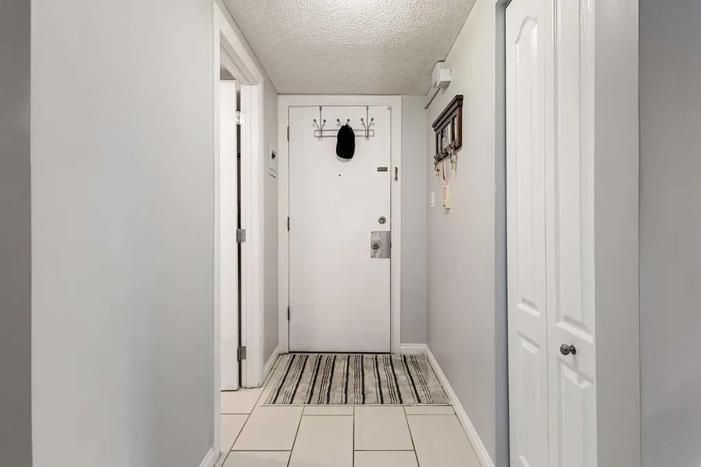 17 13 Street NW Calgary AB T2N1Z1