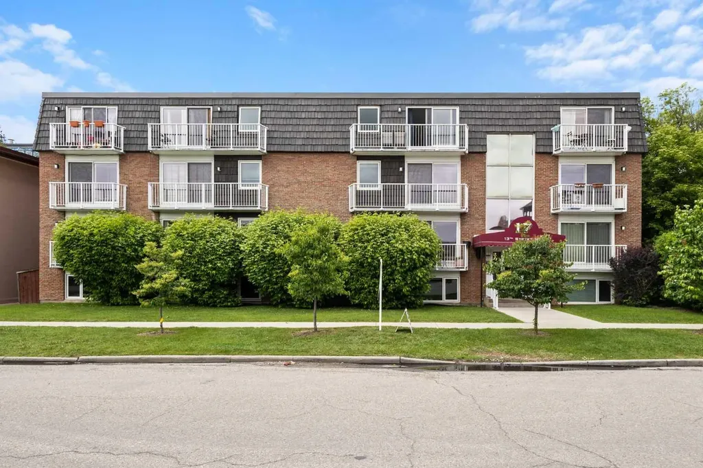 17 13 Street NW Calgary AB T2N1Z1