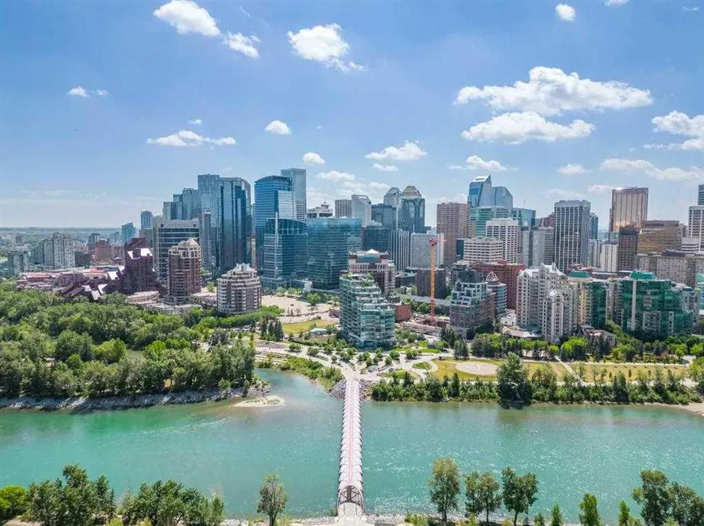 17 13 Street NW Calgary AB T2N1Z1