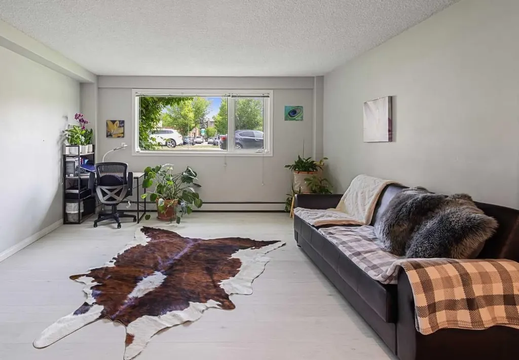 17 13 Street NW Calgary AB T2N1Z1