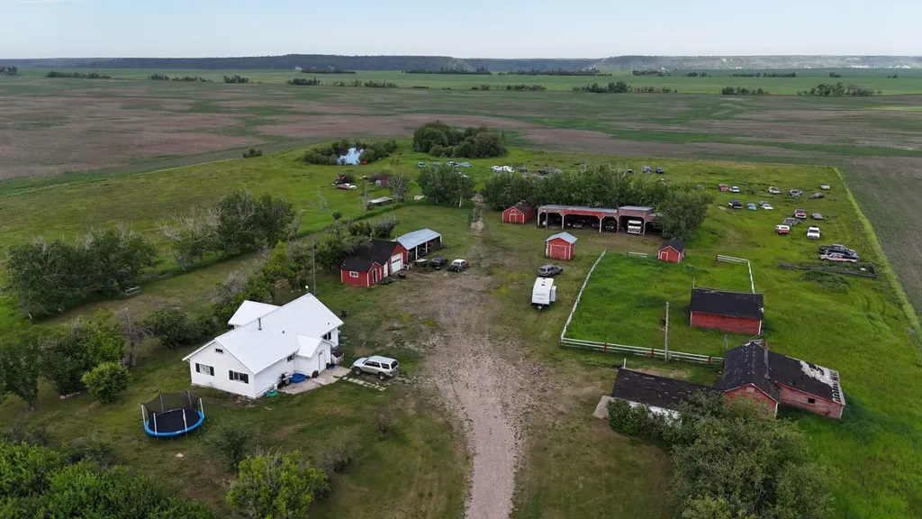 824058 729 Highway Rural Clear Hills County AB T0H 2A0