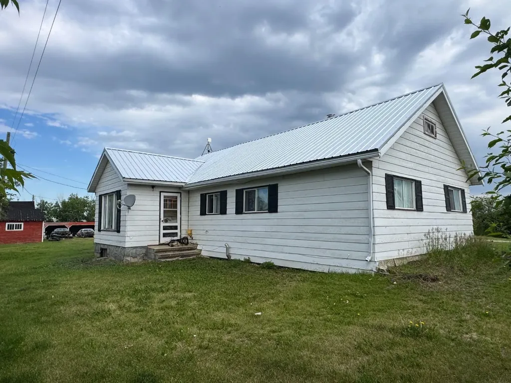 824058 729 Highway Rural Clear Hills County AB T0H 2A0