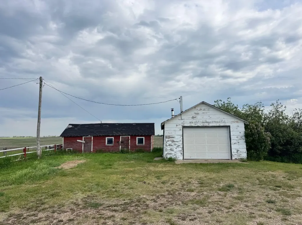 824058 729 Highway Rural Clear Hills County AB T0H 2A0