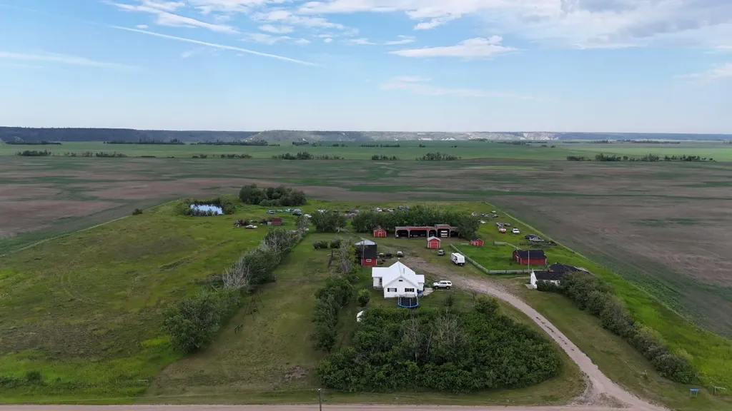 824058 729 Highway Rural Clear Hills County AB T0H 2A0