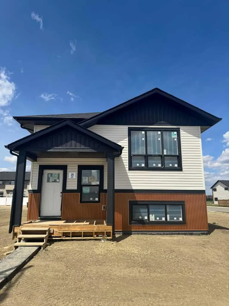 19 Ian Way Sylvan Lake AB T4S 0W5
