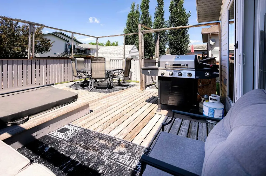 55 Edgewood Drive Camrose AB T4V 4Z3