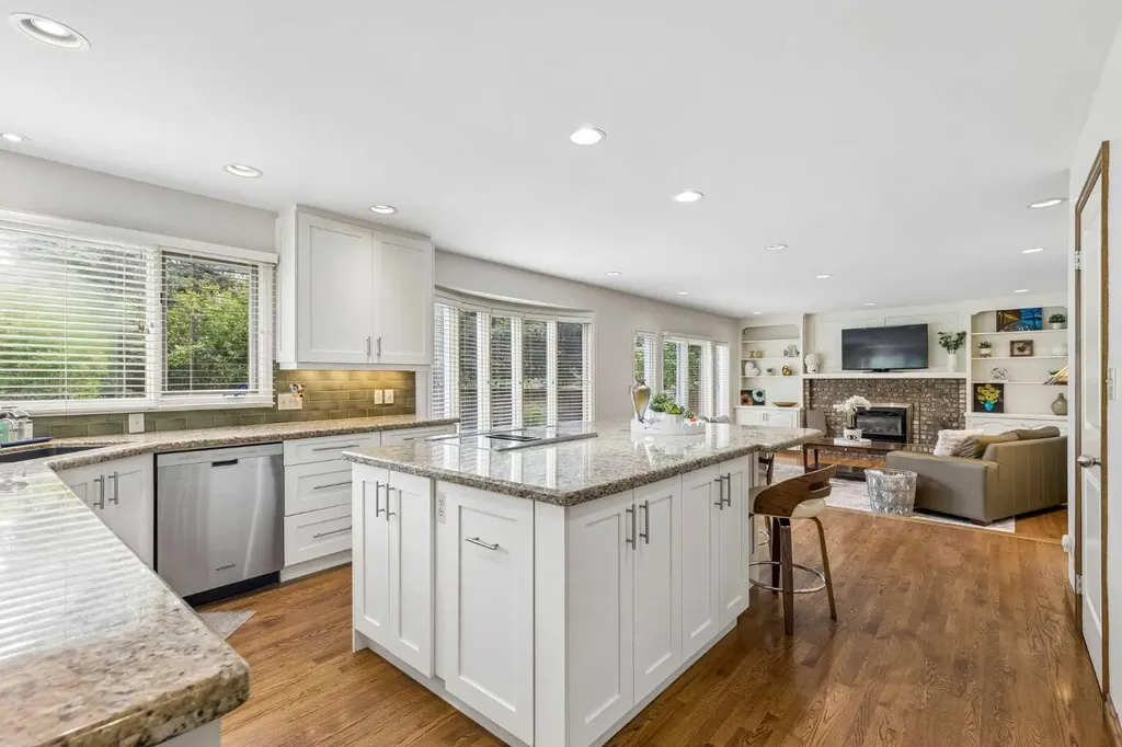 65 Woodpath Terrace SW Calgary AB T2W 5Z5