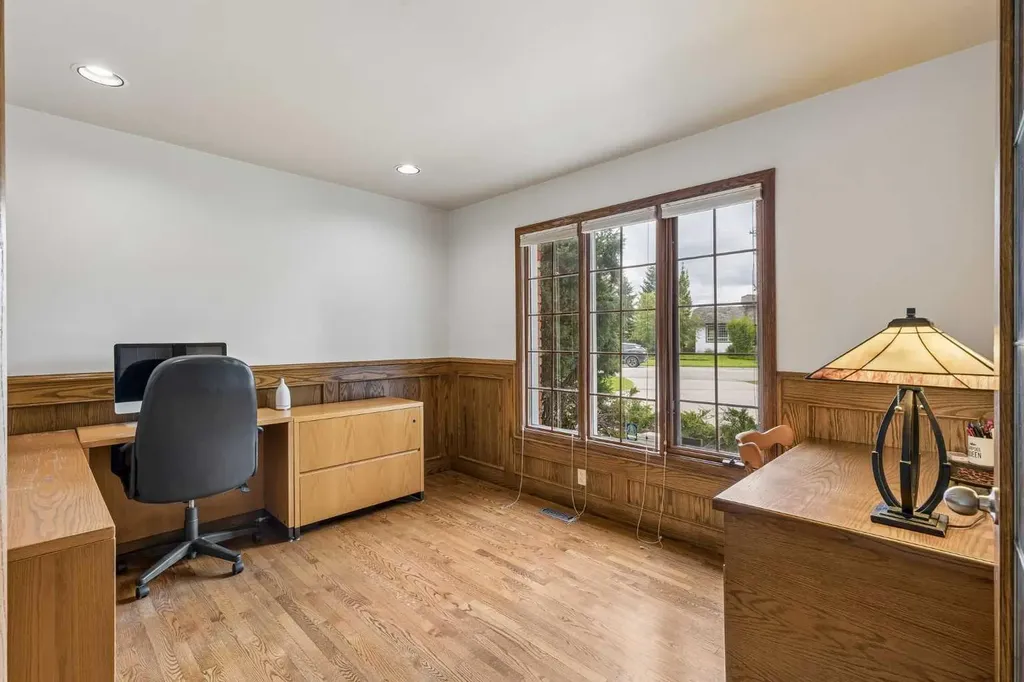 65 Woodpath Terrace SW Calgary AB T2W 5Z5