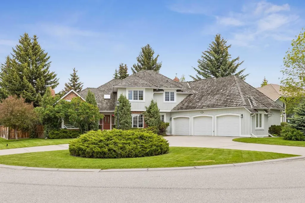 65 Woodpath Terrace SW Calgary AB T2W 5Z5
