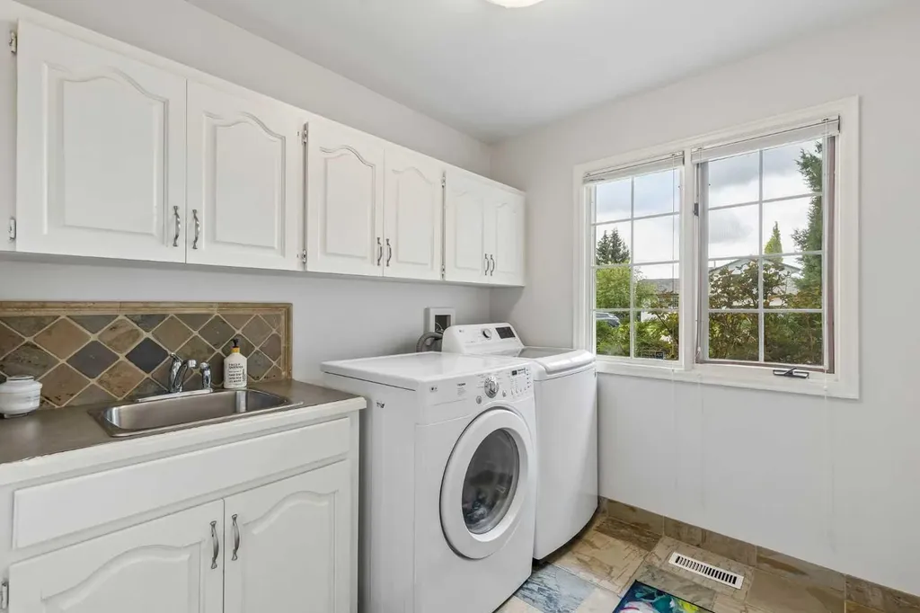 65 Woodpath Terrace SW Calgary AB T2W 5Z5