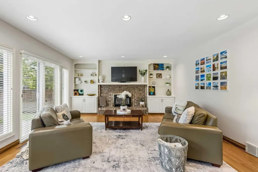 65 Woodpath Terrace SW Calgary AB T2W 5Z5