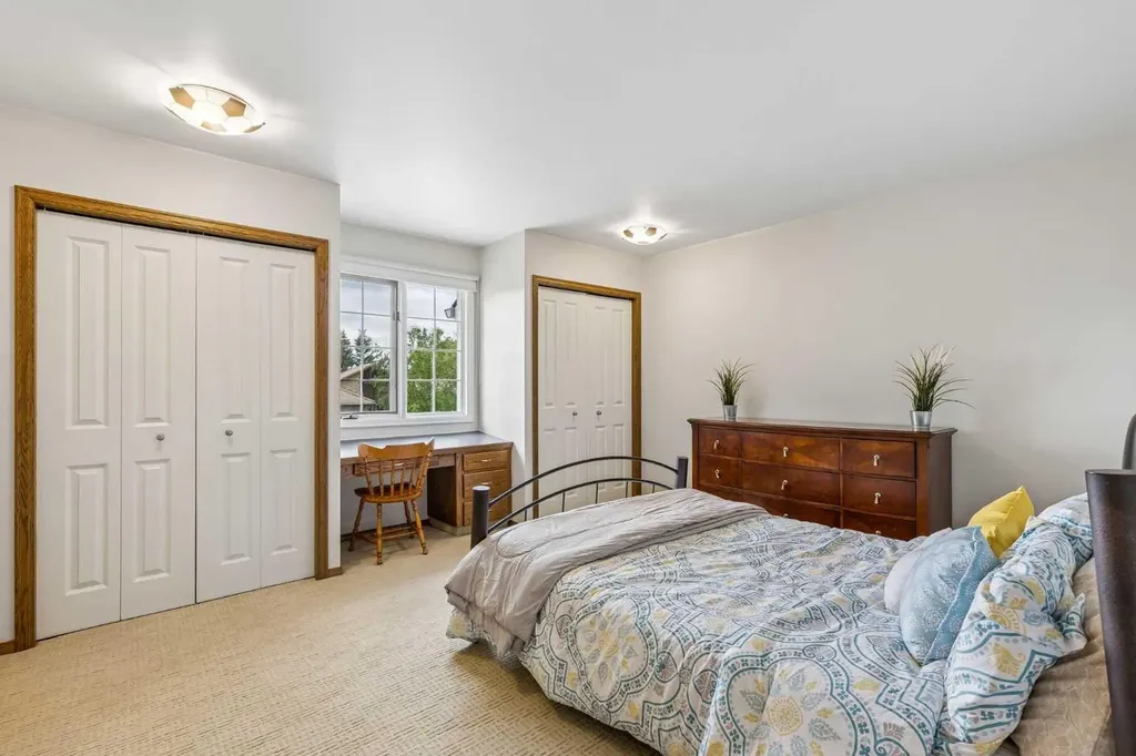 65 Woodpath Terrace SW Calgary AB T2W 5Z5