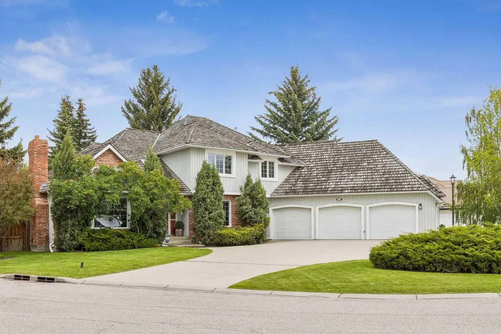65 Woodpath Terrace SW Calgary AB T2W 5Z5