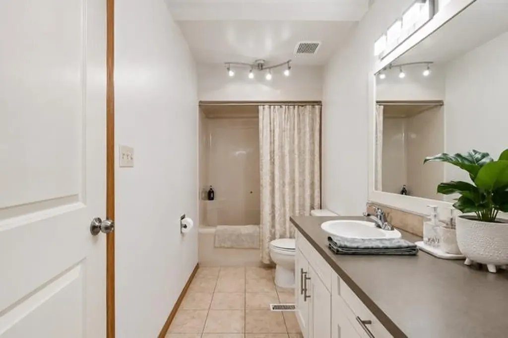 65 Woodpath Terrace SW Calgary AB T2W 5Z5