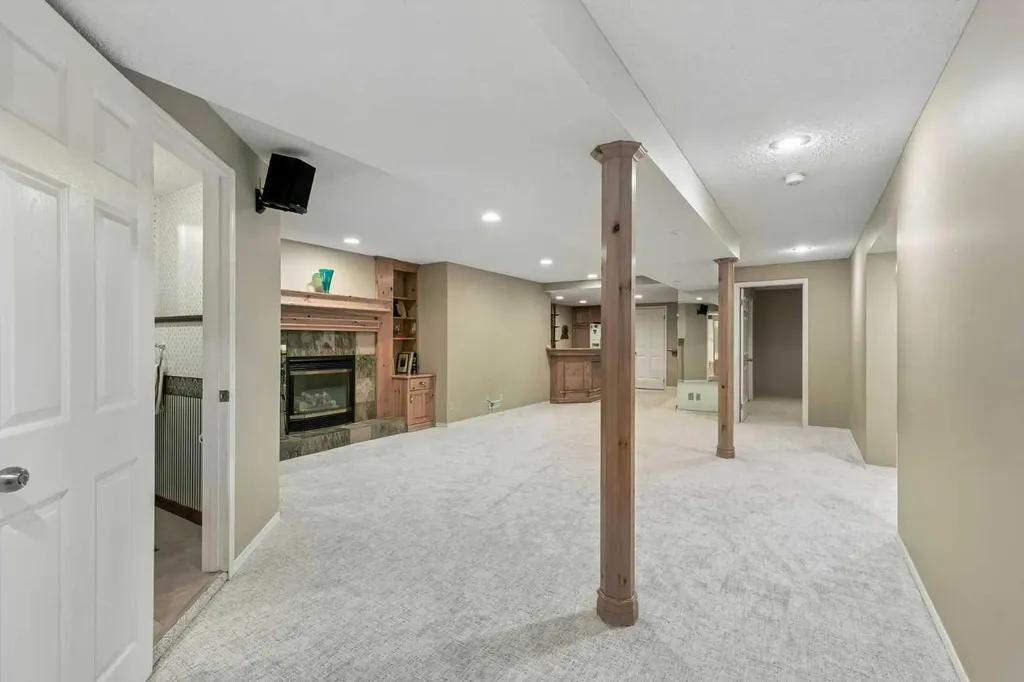 65 Woodpath Terrace SW Calgary AB T2W 5Z5