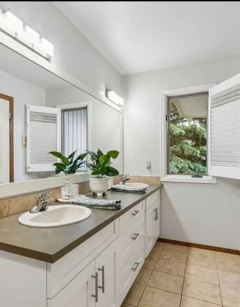 65 Woodpath Terrace SW Calgary AB T2W 5Z5