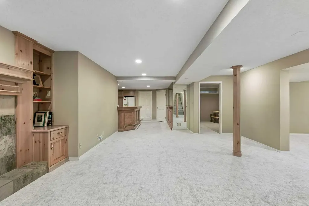 65 Woodpath Terrace SW Calgary AB T2W 5Z5