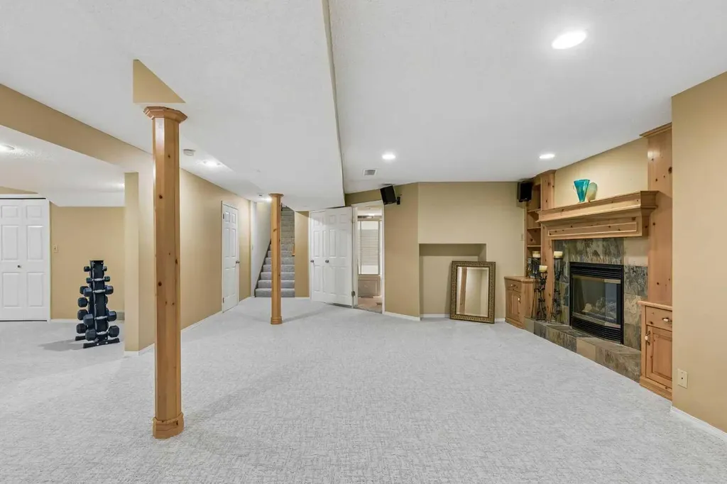 65 Woodpath Terrace SW Calgary AB T2W 5Z5