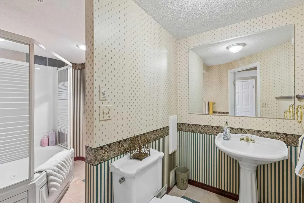 65 Woodpath Terrace SW Calgary AB T2W 5Z5