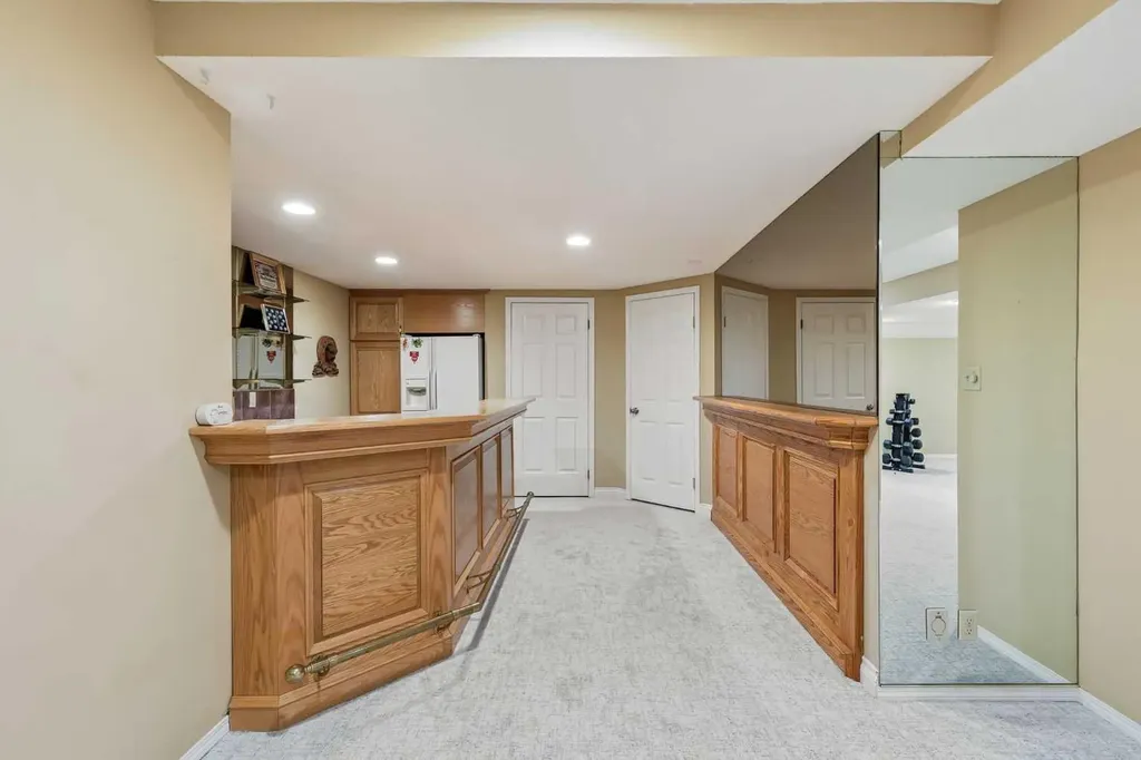 65 Woodpath Terrace SW Calgary AB T2W 5Z5