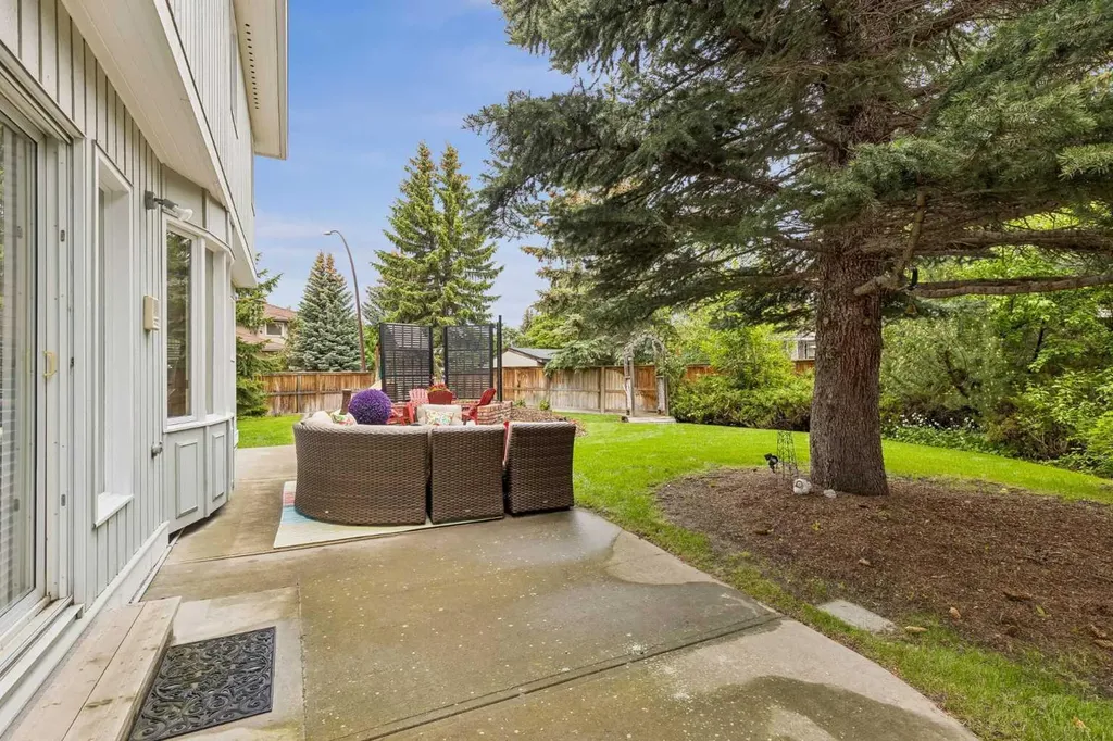 65 Woodpath Terrace SW Calgary AB T2W 5Z5