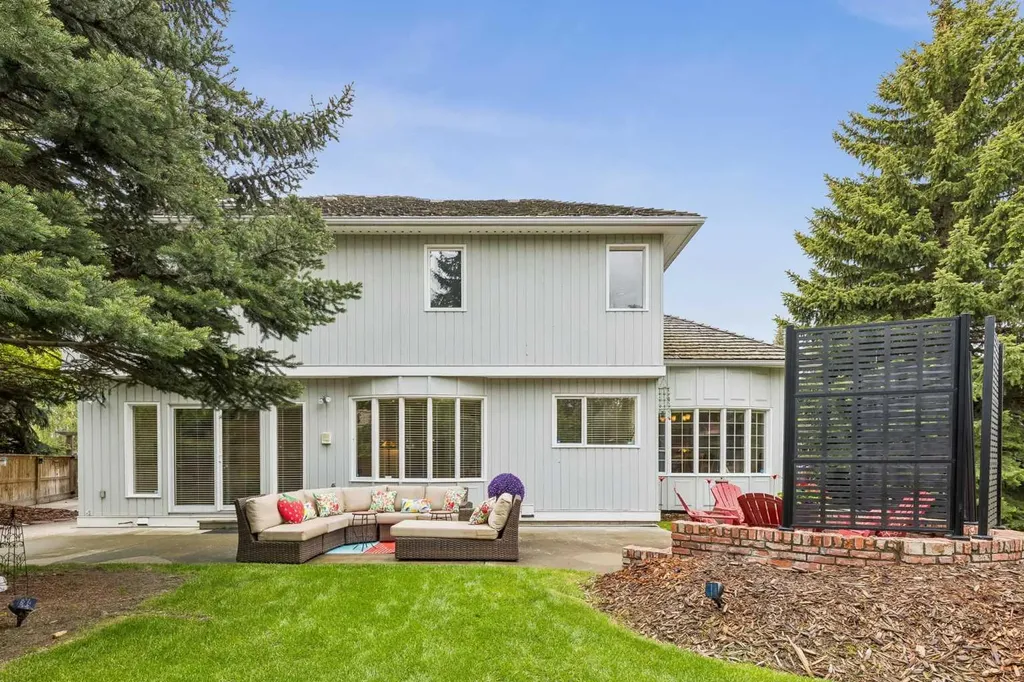 65 Woodpath Terrace SW Calgary AB T2W 5Z5