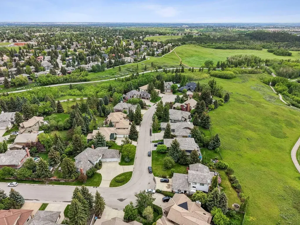 65 Woodpath Terrace SW Calgary AB T2W 5Z5
