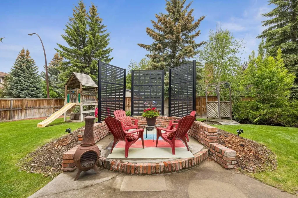 65 Woodpath Terrace SW Calgary AB T2W 5Z5