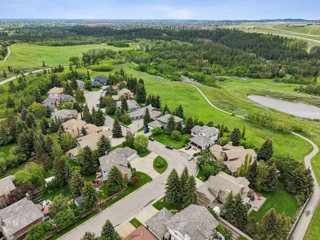 65 Woodpath Terrace SW Calgary AB T2W 5Z5