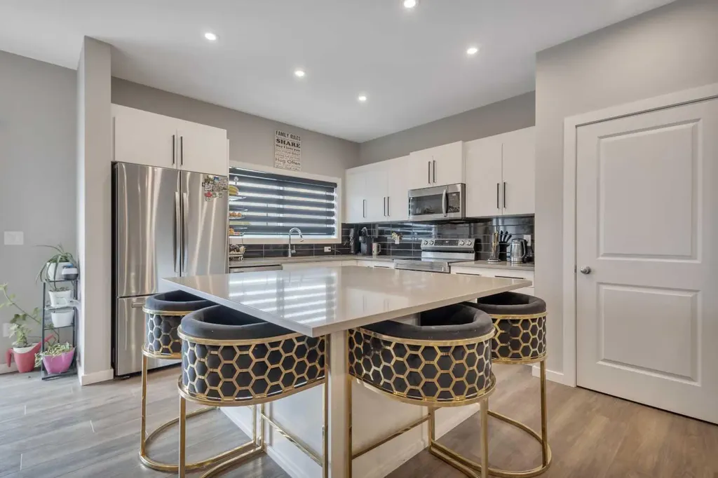 93 Memorial Parkway Rural Red Deer County AB T4E 3C5