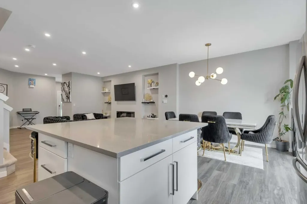 93 Memorial Parkway Rural Red Deer County AB T4E 3C5