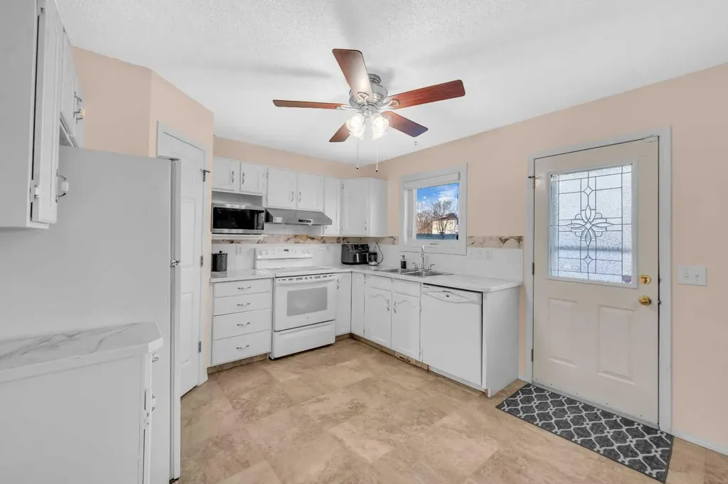 131 Coral Springs Circle NE Calgary AB T3J3P5