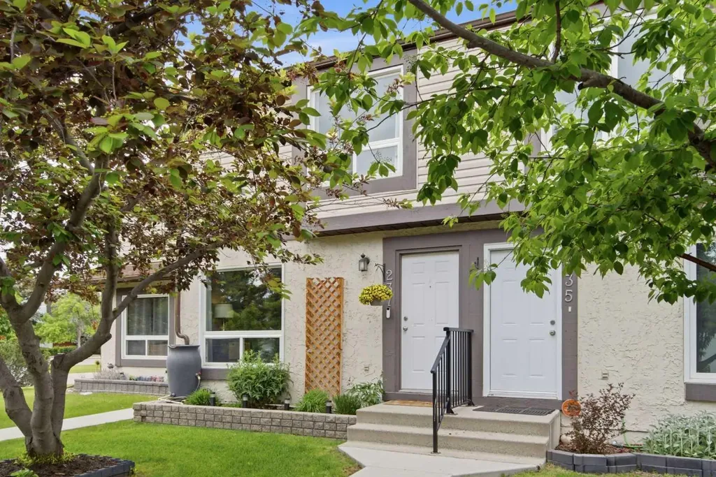 237 Deerpoint Lane SE Calgary AB T2J 6M6