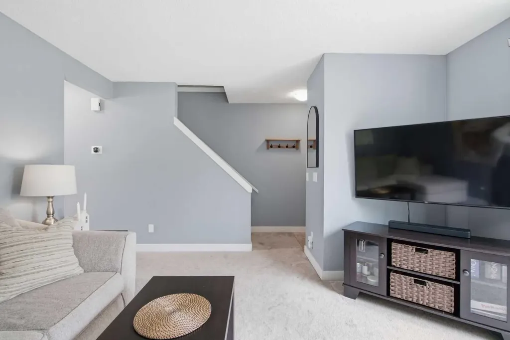 237 Deerpoint Lane SE Calgary AB T2J 6M6