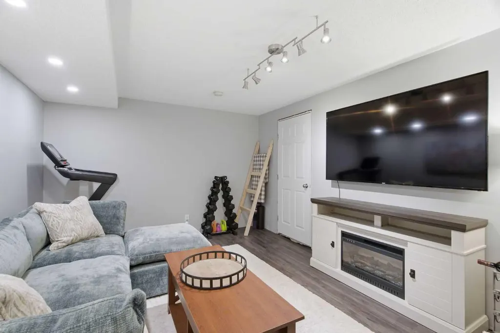 237 Deerpoint Lane SE Calgary AB T2J 6M6