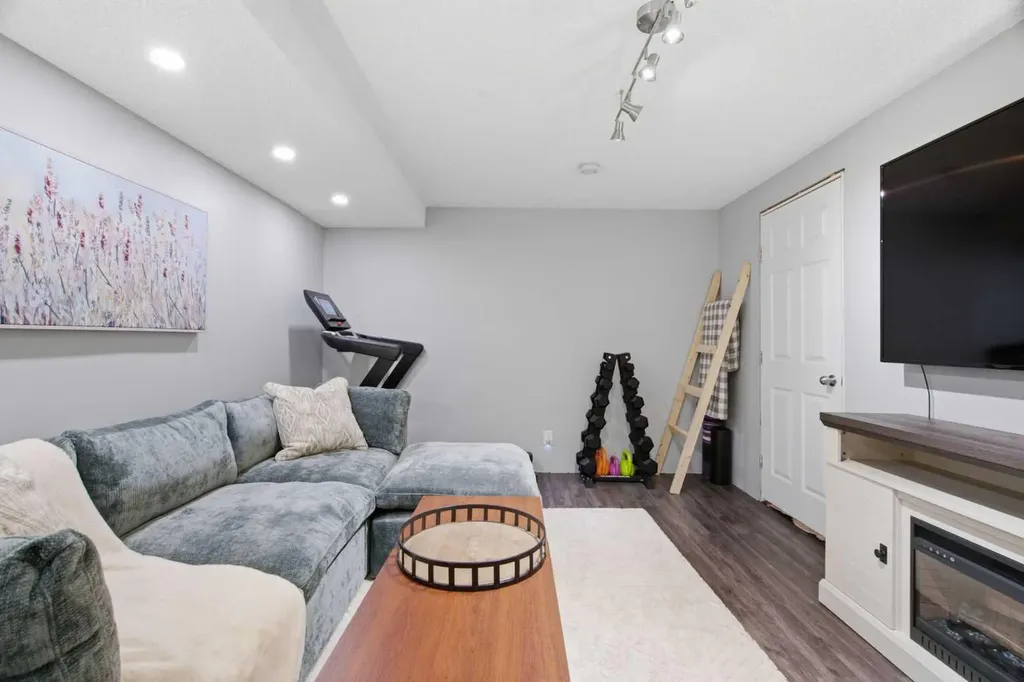 237 Deerpoint Lane SE Calgary AB T2J 6M6