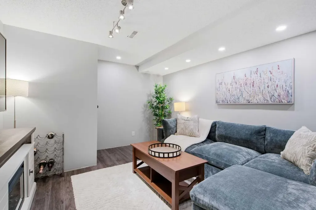 237 Deerpoint Lane SE Calgary AB T2J 6M6