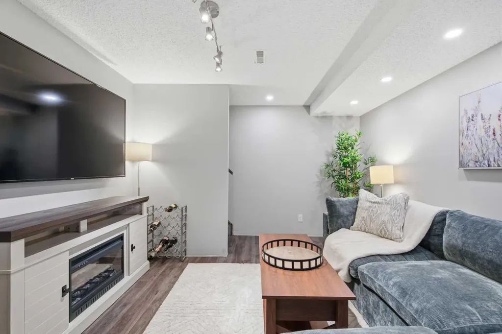 237 Deerpoint Lane SE Calgary AB T2J 6M6