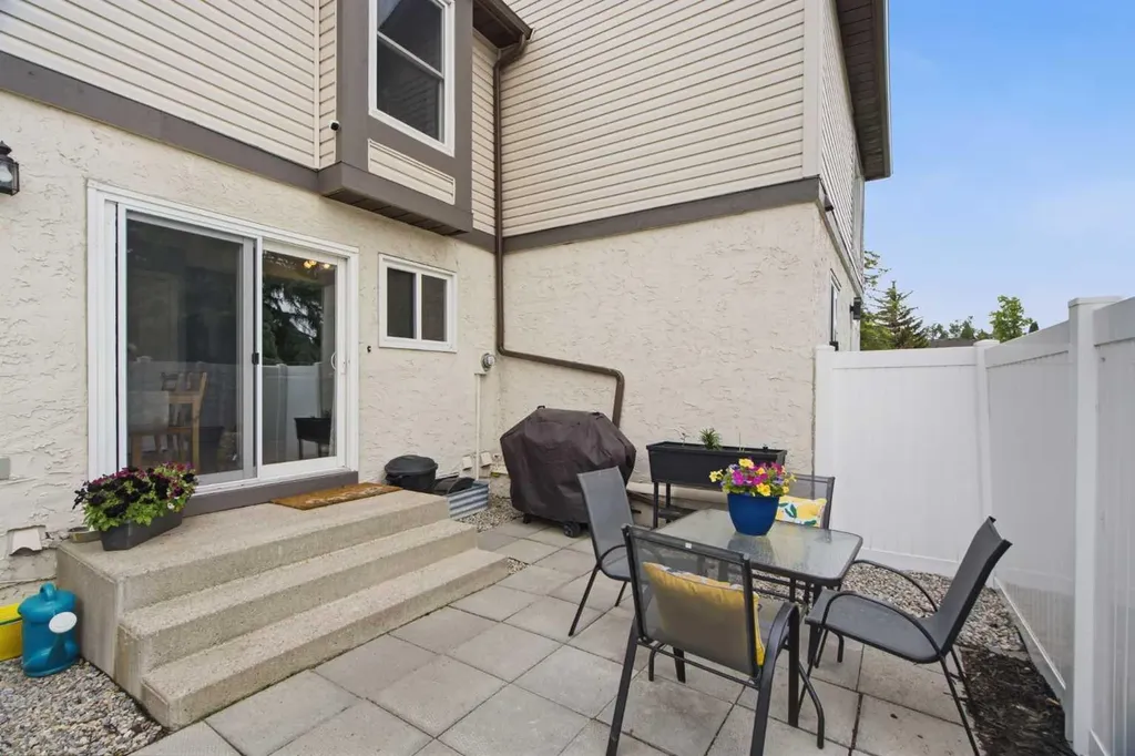 237 Deerpoint Lane SE Calgary AB T2J 6M6