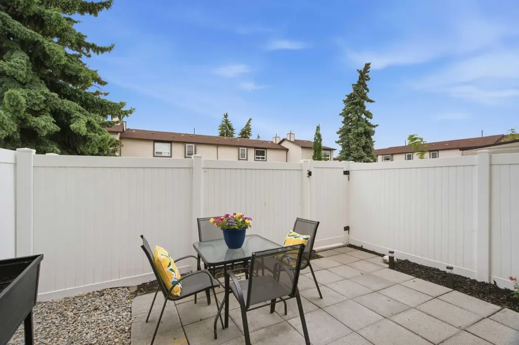237 Deerpoint Lane SE Calgary AB T2J 6M6