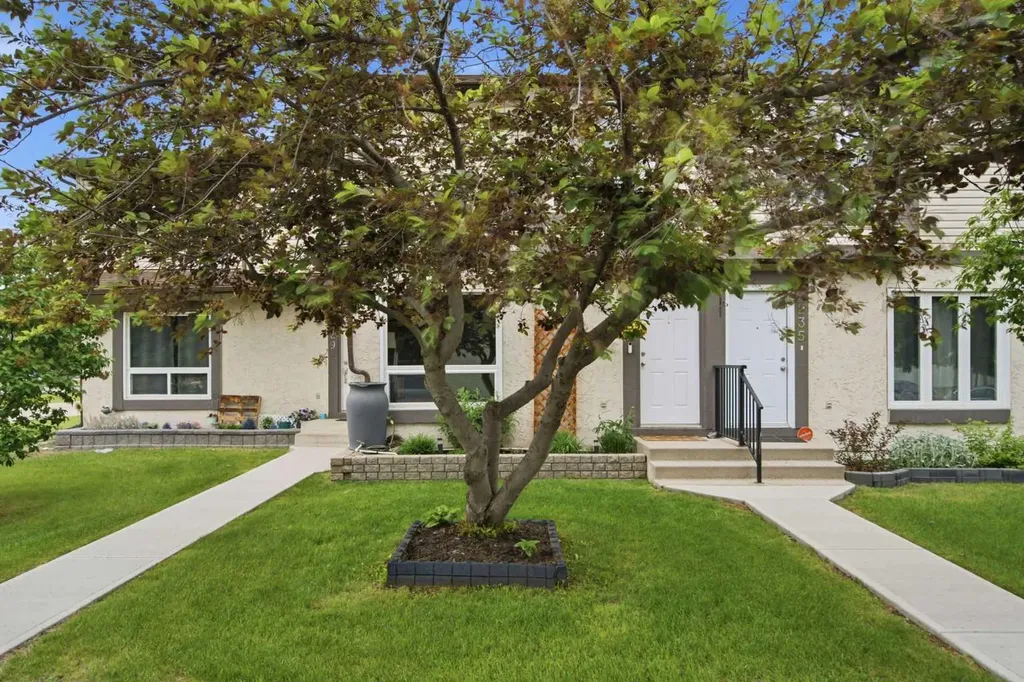 237 Deerpoint Lane SE Calgary AB T2J 6M6